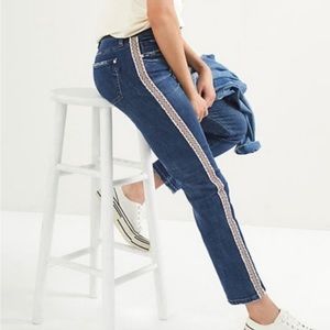 Anthropologie Pilcro Slim Boyfriend Crop jeans beaded side stripe 32P
